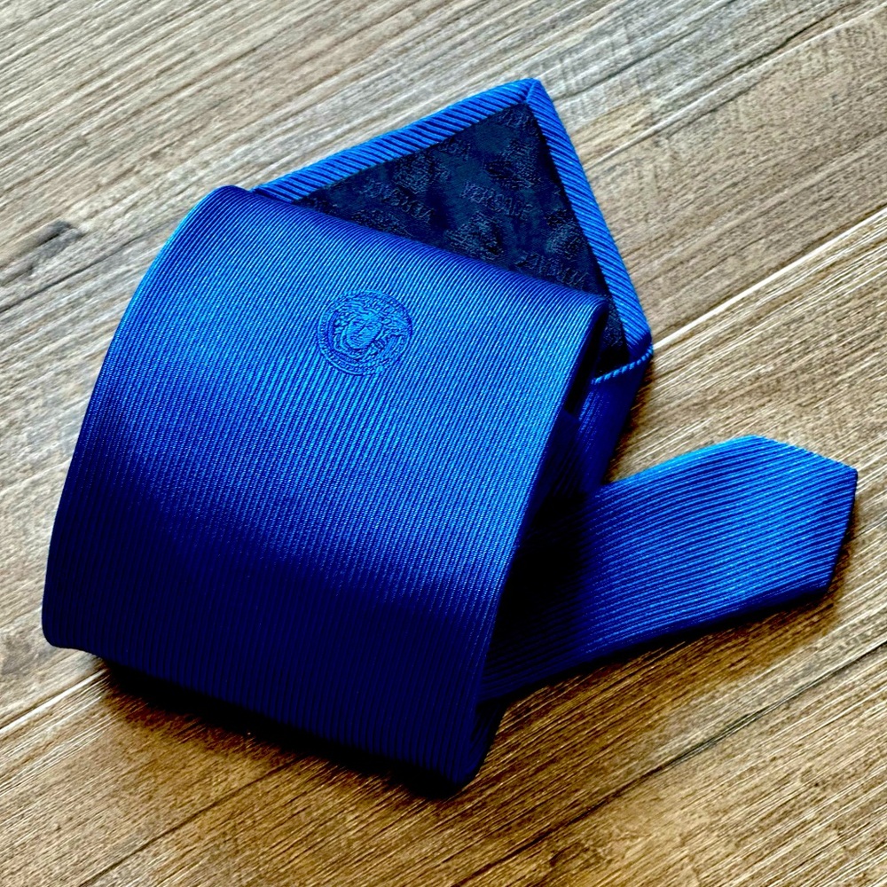 Vintage 90’s Versace Medusa Logo Solid Royal Blue Italian Silk Tie